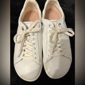 Birkenstock bend low. Excellent condition.